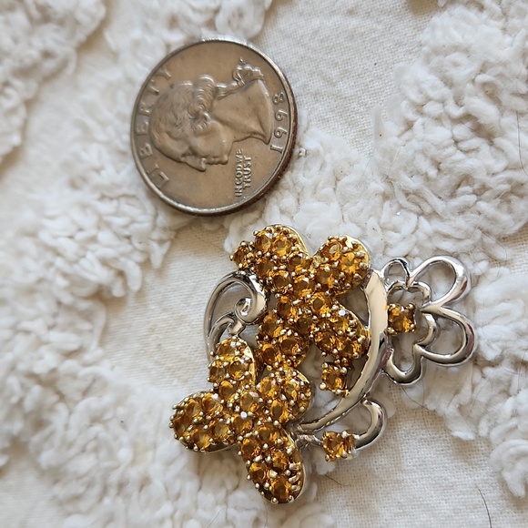 Sterling 925 Elegant Gold and Silver Floral Pendant - Picture 2 of 7